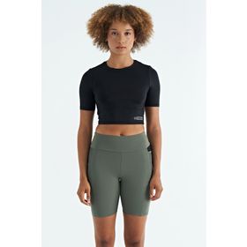 Tommy Life 97265 Siyah Sırt Dekolteli Standart Kalıp O Yaka Kadın Crop T-Shirt
