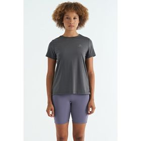 Tommy Life 97267 Koyu Gri Sırt Yırtmaç Detaylı O Yaka Kısa Kollu Standart Kalıp Kadın T-Shirt