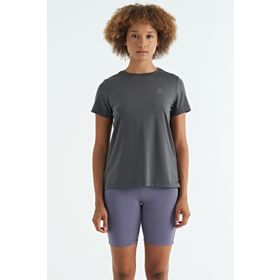 Tommy Life 97267 Koyu Gri Sırt Yırtmaç Detaylı O Yaka Kısa Kollu Standart Kalıp Kadın T-Shirt