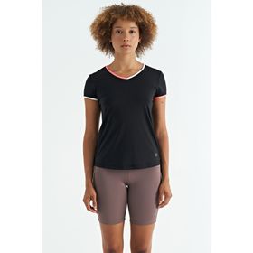 Tommylife 97267 Siyah Sırt Yırtmaç Detaylı O Yaka Kısa Kollu Standart Kalıp Bayan T-Shirt