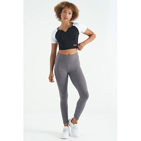 Tommylife 97270 Siyah Renk Bloklu Logo Baskılı O Yaka Dar Kalıp Crop Bayan T-Shirt
