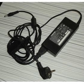 Toshiba PA3516E-1AC3 Adaptör