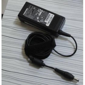 Toshiba PA3714E-1AC3 Notebook Adaptörü