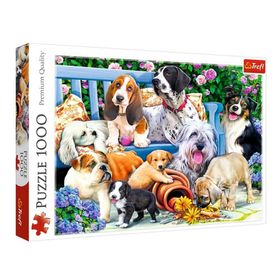 Trefl Dog In The Garden 1000 Parça Puzzle