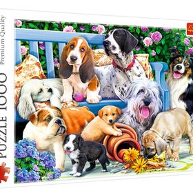 Trefl Dog In The Garden 1000 Parça Puzzle