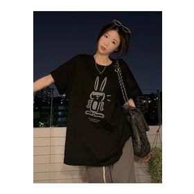 Trendseninle Kadın Siyah Tavşan Baskılı Siyah Oversize Kadın T-shirt