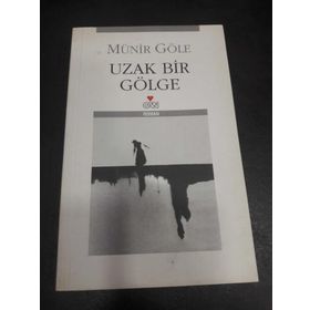 UZAK BIR GÖLGE - MÜNİR GÖLE