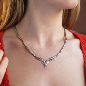 V Model Taşlı Gerdanlık