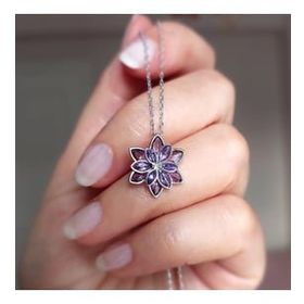 Vaoov 925 Ayar Gümüş Mor Taşlı Rodyumlu Lotus Çiçeği Kolye