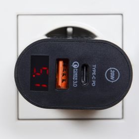 Winex Pd20w Dijital Göstergeli Type C Usba Çift Çıkışlı Şarj Aleti Başlığı