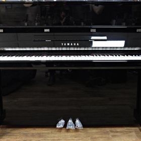 Yamaha B2 Parlak Siyah Duvar Piyanosu