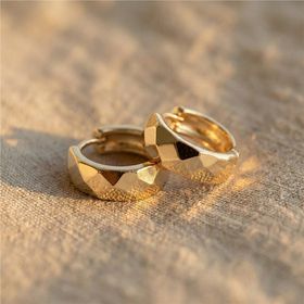 Zeino 14K Altın Kaplama - 1 cm çap Elmas Kesim Işıltılı Halka Çelik Küpe