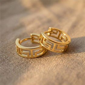 Zeino 14K Altın Kaplama - 1 cm Labirent Desenli Halka Çelik Küpe