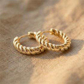 Zeino 14K Altın Kaplama 15 mm Minimal Burgulu Halka Çelik Küpe