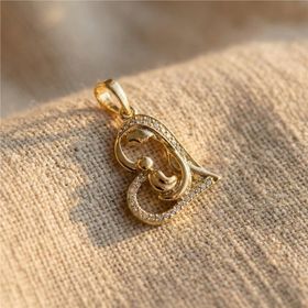 Zeino 14K Altın Kaplama 3 cm 17 mm Zirkon Taşlı Kalp İçinde Anne Çocuk Kolye Ucu