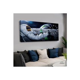 Zevahir Aydan Dünyayı İzleyen Astronot 120x60 Saatli Kanvas Tablo