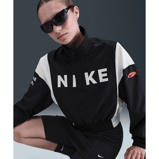 Nike IH8478-010 Sportswear Woven Lightweight Pull-Over Top Siyah