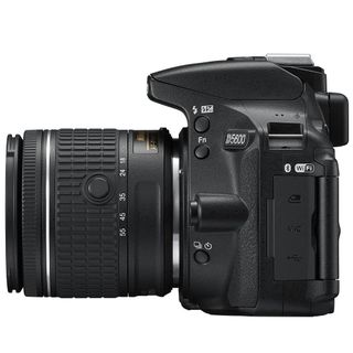 Nikon D5600 18-140mm VR Lens DSLR Fotoğraf Makinesi Fiyatları | Cimri