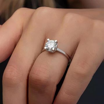 4 Tırnaklı Zirkon Taşlı Gümüş Tektaş Yüzük