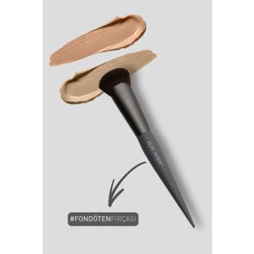 Alix Avien Brush Foundation