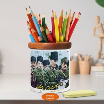 Asilmeydan 450371263 Belgeleri Tutan Mustafa Kemal Atatürk Ahşap Seramik Kalemlik