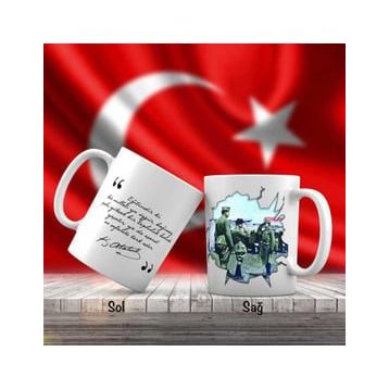 Asilmeydan Asil Hediyelik Askerini Selamlayan Gazi Mustafa Kemal Paşa - Atatürk'ün Sözleri Kupa