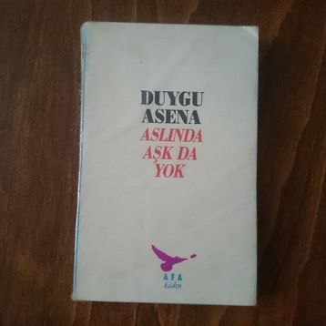 Aslında Aşk - Aslı Aydemir