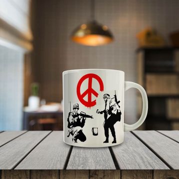 Banksy - Peace Soldiers Kupa Bardak
