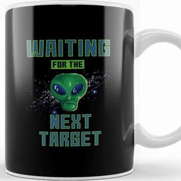 Baskı Dükkanı Retro Pixel Alien Waiting For Next Target Kupa