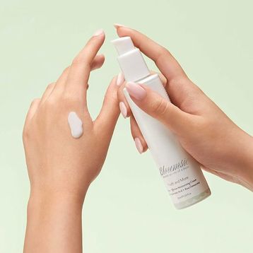 Bloumsie Youth and More Yaşlanma Karşıtı Ultra Nemlendirici Isparta Gülü ve Hyaluronic Acid İçeren 50 ml Yüz Kremi