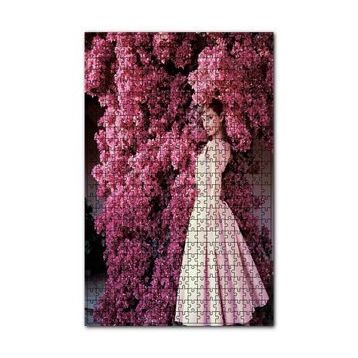 Cakapuzzle Audrey Hepburn Kırmızı Çiçekler Önünde Puzzle