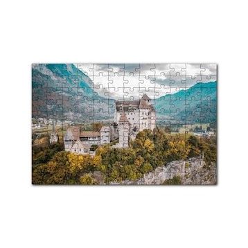 Cakapuzzle Avrupa Kasabasında Korunaklı Kale ve Dağlar 120 Parça Ahşap Puzzle