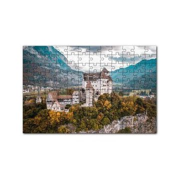 Cakapuzzle Avrupa Kasabasında Korunaklı Kale ve Dağlar 120 Parça Ahşap Puzzle