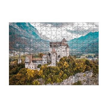 Cakapuzzle Avrupa Kasabasında Korunaklı Kale ve Dağlar 120 Parça Ahşap Puzzle