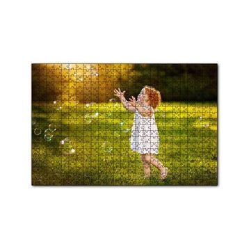 Cakapuzzle Baloncuklarla Oynayan Sevimli Kız 120 Parça Ahşap Puzzle