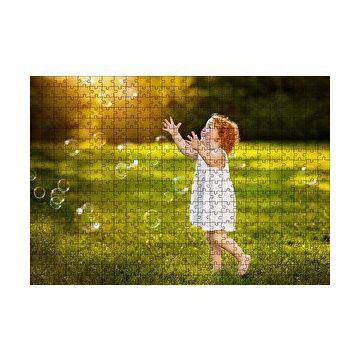 Cakapuzzle Baloncuklarla Oynayan Sevimli Kız 120 Parça Ahşap Puzzle