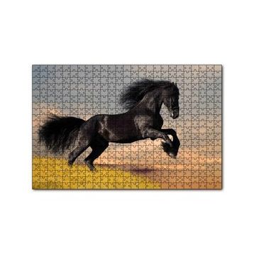Cakapuzzle Çayırda Koşan Vahşi Siyah At 120 Parça Ahşap Puzzle