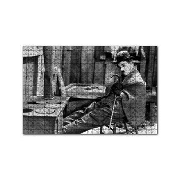 Cakapuzzle Charlie Chaplin Ayakları Soba İçinde Uyuyor 120 Parça Ahşap Puzzle