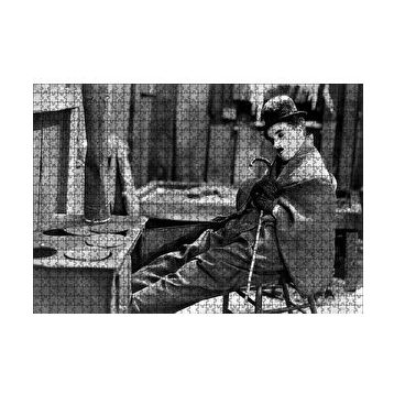 Cakapuzzle Charlie Chaplin Ayakları Soba İçinde Uyuyor 120 Parça Ahşap Puzzle