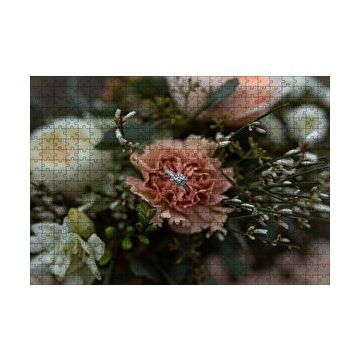 Cakapuzzle Çiçekler ve Ortasındaki Yüzük 120 Parça Ahşap Puzzle