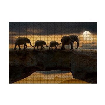 Cakapuzzle Dolunayda Yürüyen Fil Ailesi ve Bulutlar 120 Parça Ahşap Puzzle