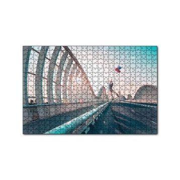 Cakapuzzle Dubai Köprüsünde Balonlu Adam 120 Parça Ahşap Puzzle