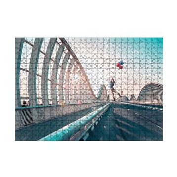 Cakapuzzle Dubai Köprüsünde Balonlu Adam 120 Parça Ahşap Puzzle