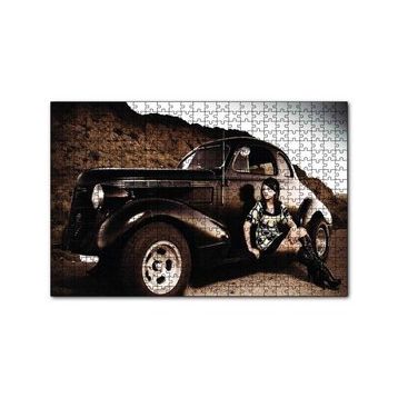 Cakapuzzle Eski Model Araba ile Kız 120 Parça Puzzle