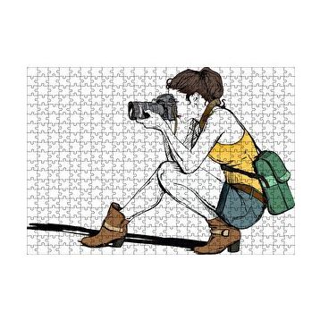 Cakapuzzle Fotoğraf Çeken Şortlu Gezgin Kız 120 Parça Ahşap Puzzle
