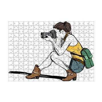 Cakapuzzle Fotoğraf Çeken Şortlu Gezgin Kız 120 Parça Ahşap Puzzle