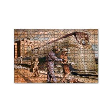 Cakapuzzle Fütüristik Tren ve Eski Kıyafetli Yolcular 120 Parça Ahşap Puzzle