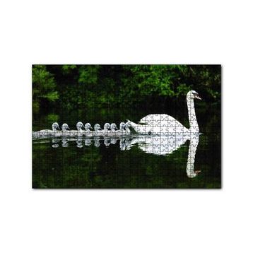 Cakapuzzle Gölde Yüzen Bir Çift Kuğu ve Yavruları 120 Parça Ahşap Puzzle