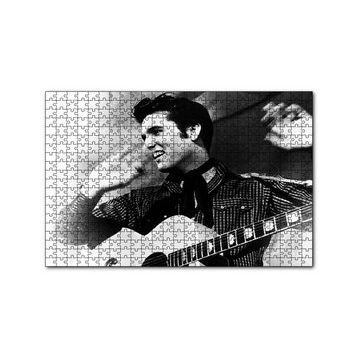 Cakapuzzle Gülümseyen Elvis Presley ve Gitarı SB 120 Parça Ahşap Puzzle