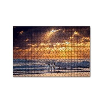Cakapuzzle Günbatımında Okyanus ve Sahilde Sörfçüler 120 Parça Ahşap Puzzle